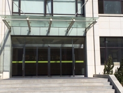 大連武警部隊自動門案例 - 中出網(wǎng)-智能出入口與停車充電門戶