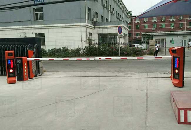 北京飛機(jī)動(dòng)力能源公司車牌識(shí)別道閘案例 - 中出網(wǎng)-智能出入口與停車充電門戶