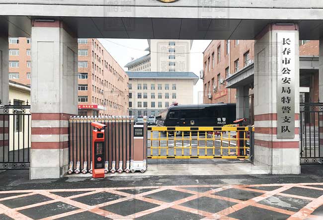 吉林長春市公安局特警支隊(duì)車牌識(shí)別系統(tǒng)案例 - 中出網(wǎng)-智能出入口與停車充電門戶