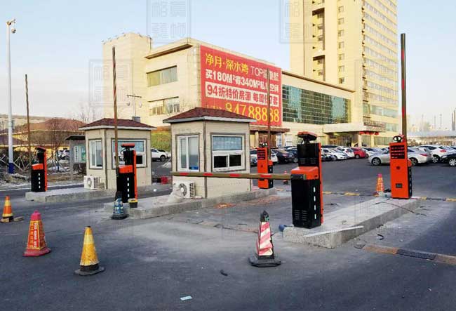 吉林省長春市會展中心兩進三出停車場系統(tǒng)案例 - 中出網-智能出入口與停車充電門戶