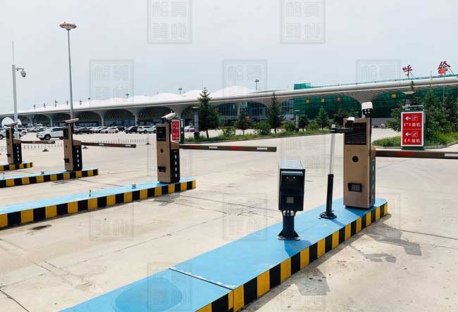 內(nèi)蒙古呼倫貝爾機(jī)場(chǎng)車牌識(shí)別案例 - 中出網(wǎng)-智能出入口與停車充電門戶