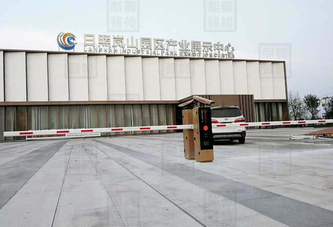 山東日照市嵐山園區(qū)產(chǎn)業(yè)展示中心車(chē)牌識(shí)別系統(tǒng) - 中出網(wǎng)-智能出入口與停車(chē)充電門(mén)戶(hù)