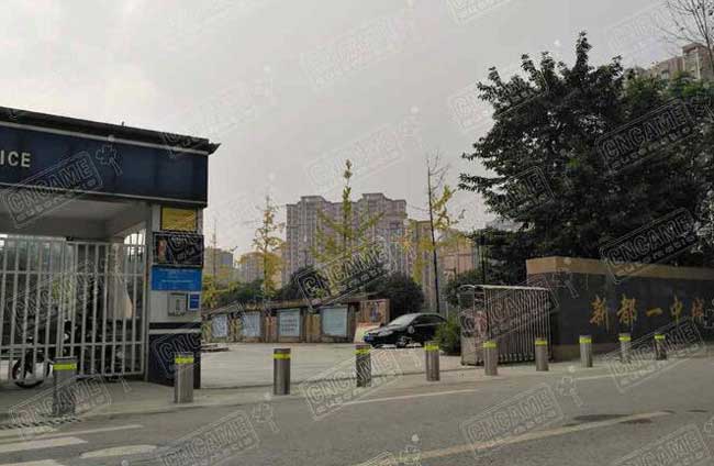 成都新都一中城北校區(qū)升降柱案例 - 中出網(wǎng)-智能出入口與停車充電門戶