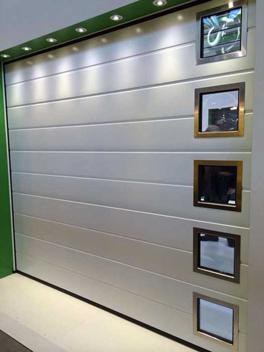 銀灰色單條紋車庫(kù)門