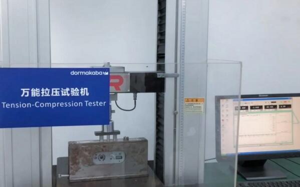 圖為對鎖體的主鎖舌施加軸向靜壓力