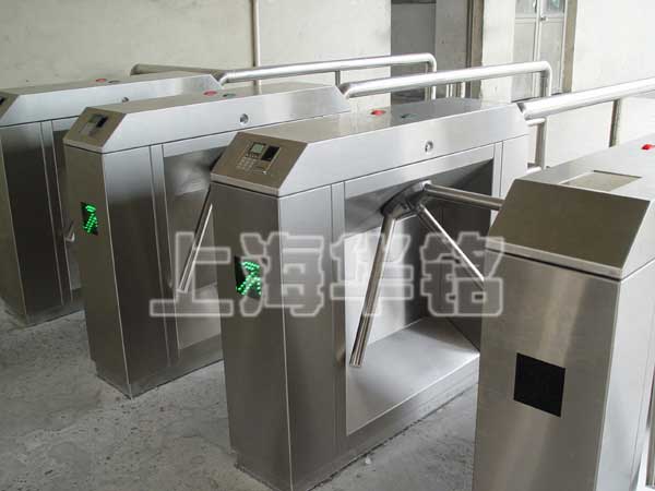 昆山巨仲電子通道閘案例 - 中出網(wǎng)-智能出入口與停車充電門戶