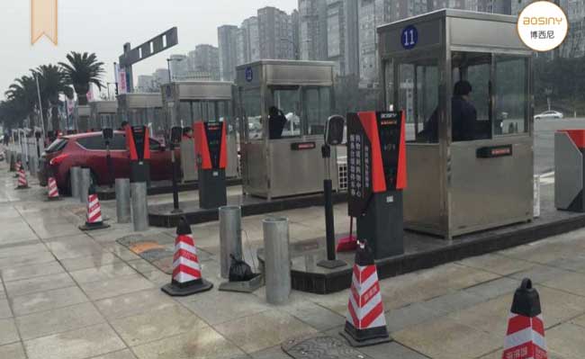 成都香港蛟龍集團(tuán)海濱城購(gòu)物中心車牌識(shí)別系統(tǒng)案例 - 中出網(wǎng)-智能出入口與停車充電門戶