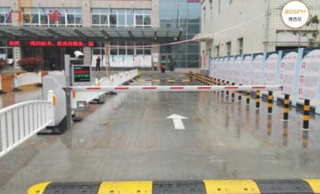 渭南市第一醫(yī)院車牌識(shí)別系統(tǒng)案例 - 中出網(wǎng)-智能出入口與停車充電門戶