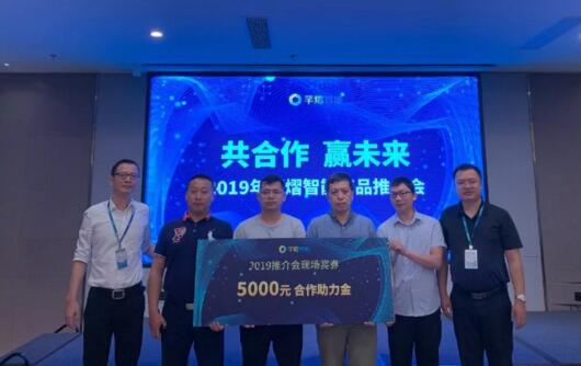 5名二等獎(jiǎng)獲獎(jiǎng)?wù)吆嫌傲裟? width=