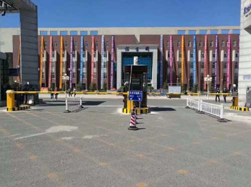 鄭州某高校車牌識別系統(tǒng)案例 - 中出網(wǎng)-智能出入口與停車充電門戶