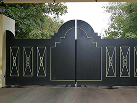 機(jī)庫(kù)門(mén)