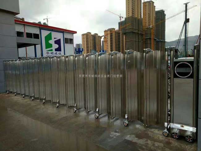 華碩建設(shè)電動(dòng)伸縮門(mén)案例 - 中出網(wǎng)-智能出入口與停車(chē)充電門(mén)戶(hù)