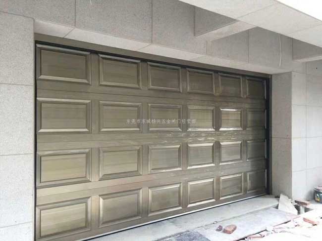 莞城中心翻板電動(dòng)車(chē)庫(kù)門(mén)案例 - 中出網(wǎng)-智能出入口與停車(chē)充電門(mén)戶(hù)