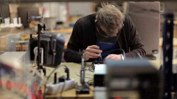 APP（應(yīng)用程序）開發(fā)團(tuán)隊(duì)、硬件專家和云技術(shù)工程師