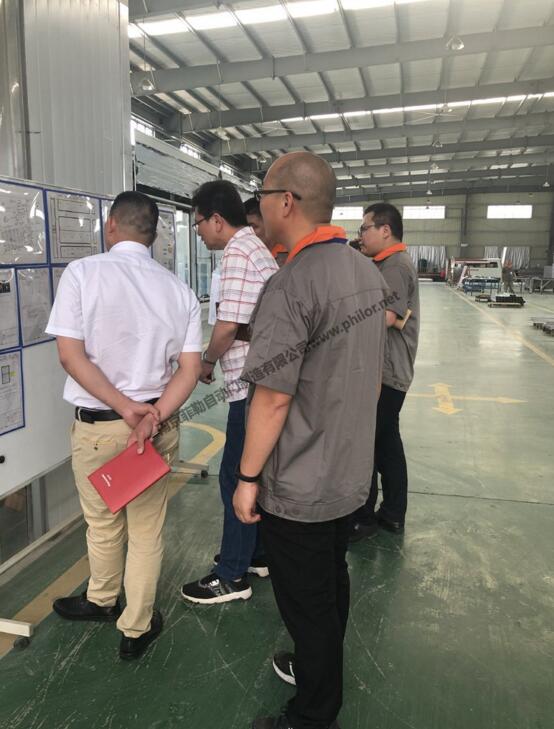 陳總以及技術總工陪同一起參觀車間,查看生產(chǎn)工藝和生產(chǎn)流程