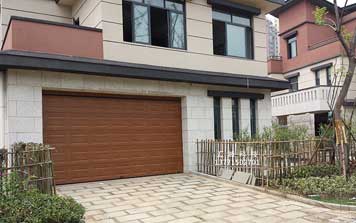 車(chē)庫(kù)門(mén)