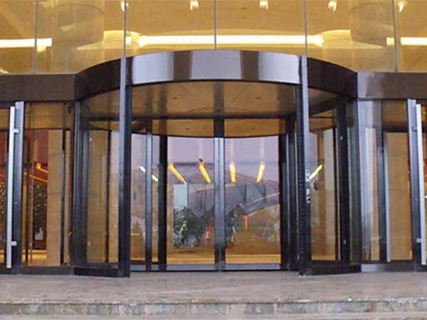 濟(jì)南綠城喜來登酒店旋轉(zhuǎn)門案例 - 中出網(wǎng)-智能出入口與停車充電門戶