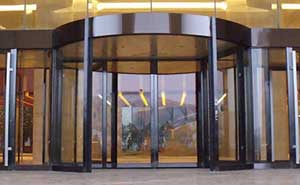 濟(jì)南綠城喜來登酒店旋轉(zhuǎn)門案例 - 中出網(wǎng)-智能出入口與停車充電門戶