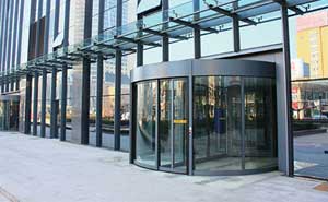 青島遠(yuǎn)洋大廈旋轉(zhuǎn)門案例 - 中出網(wǎng)-智能出入口與停車充電門戶