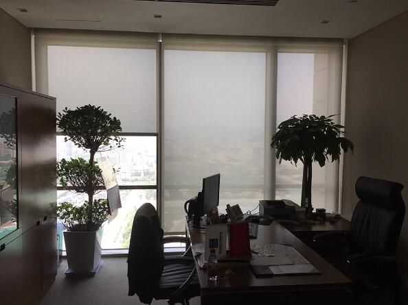 中國(guó)建筑大廈電動(dòng)布藝開合簾案例 - 中出網(wǎng)-智能出入口與停車充電門戶