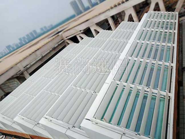 濟(jì)寧文化中心戶外電動(dòng)遮陽(yáng)百葉工程 - 中出網(wǎng)-智能出入口與停車(chē)充電門(mén)戶