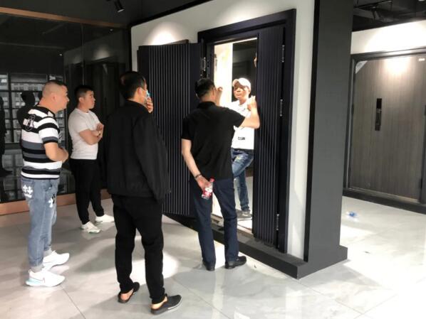 “標(biāo)準(zhǔn)智能門(mén)”系列和“防火智能門(mén)”