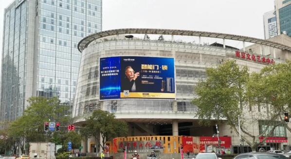 4月強(qiáng)勢霸屏！亞太天能登陸知名地標(biāo)戶外大屏！