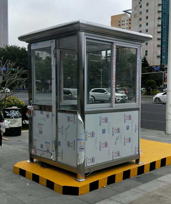 泉州萬(wàn)達(dá)廣場(chǎng)商務(wù)樓不銹鋼崗?fù)ぐ咐?- 中出網(wǎng)-智能出入口與停車充電門戶