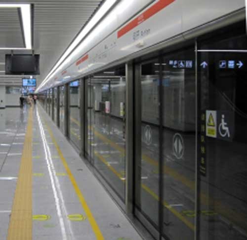 深圳地鐵三號線屏蔽門案例 - 中出網-智能出入口與停車充電門戶