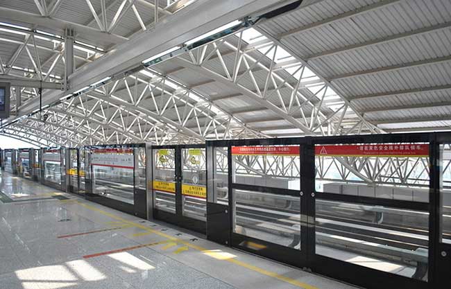 地鐵半高安全門