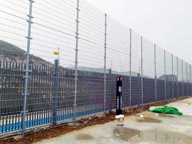 濟(jì)南托馬斯實(shí)驗(yàn)學(xué)校電子圍欄案例 - 中出網(wǎng)-智能出入口與停車充電門戶