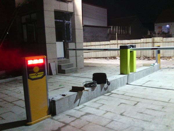 遵化田園小區(qū)道閘案例 - 中出網-智能出入口與停車充電門戶