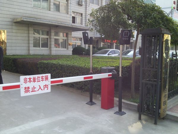 灤南信用聯(lián)社道閘案例 - 中出網(wǎng)-智能出入口與停車(chē)充電門(mén)戶(hù)