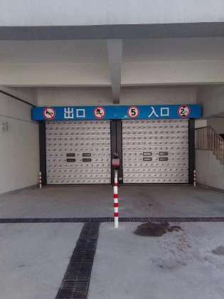 硬質(zhì)快速門