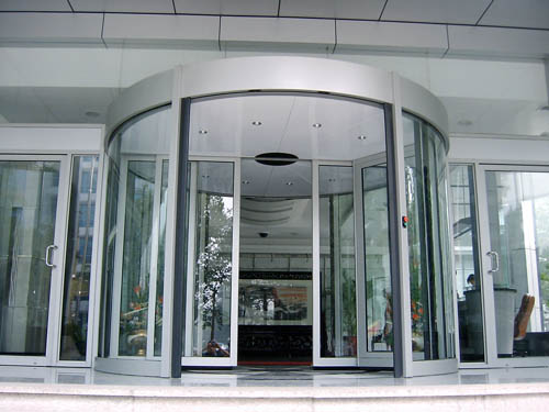 旋轉(zhuǎn)門(mén)