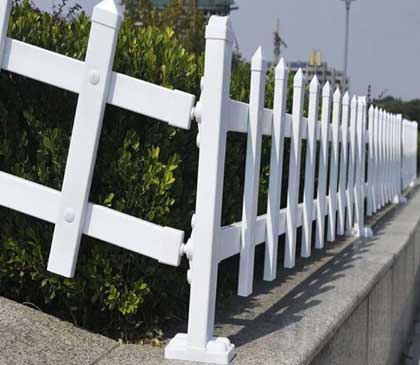 PVC草坪護(hù)欄