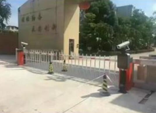 廣東韶關(guān)南雄一中車牌識(shí)別案例 - 中出網(wǎng)-智能出入口與停車充電門戶