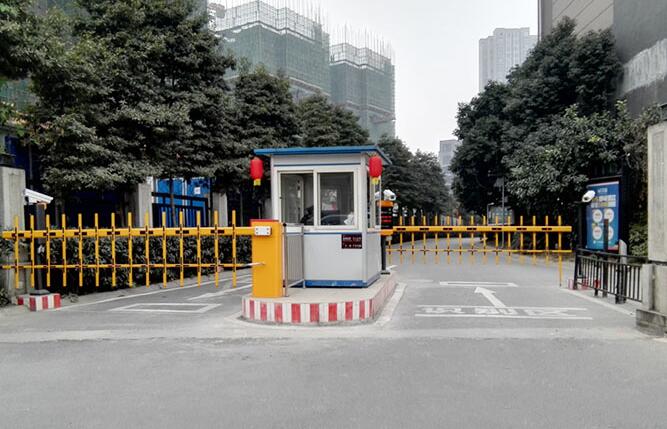 成都八號(hào)公館車牌識(shí)別系統(tǒng)案例 - 中出網(wǎng)-智能出入口與停車充電門戶
