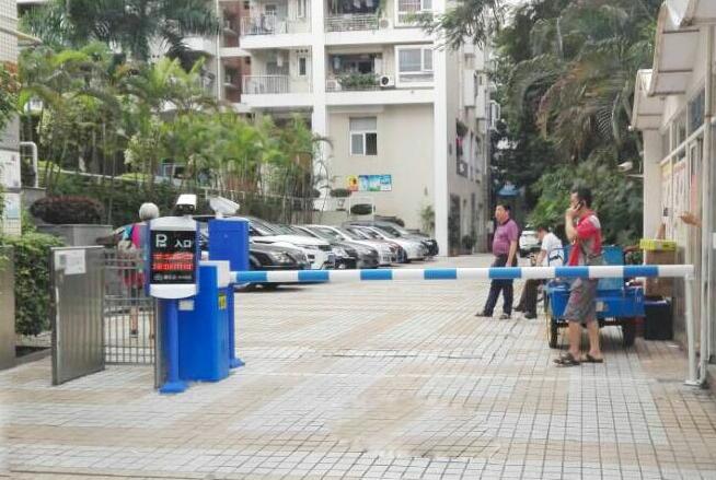 深圳翠鑫居車牌識(shí)別系統(tǒng)案例 - 中出網(wǎng)-智能出入口與停車充電門(mén)戶