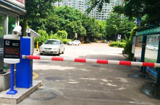 深圳弘都世紀公寓車牌識別系統(tǒng)案例 - 中出網(wǎng)-智能出入口與停車充電門戶