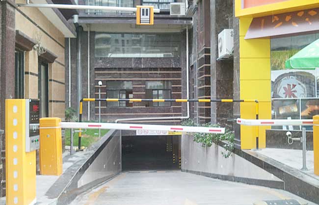 漳州市君臨天下道閘案例 - 中出網(wǎng)-智能出入口與停車充電門戶