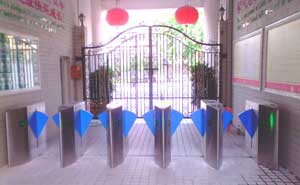 汕尾小風帆學校通道閘案例 - 中出網(wǎng)-智能出入口與停車充電門戶