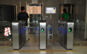 深圳展滔科技大廈通道閘案例 - 中出網(wǎng)-智能出入口與停車充電門戶