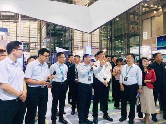 深圳市公安局交通警察局徐煒局長(zhǎng)一行參觀捷順展臺(tái)