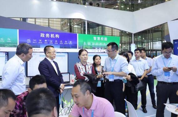 肇慶市政府陳宣群副市長(zhǎng)一行蒞臨捷順展臺(tái)參觀體驗(yàn)