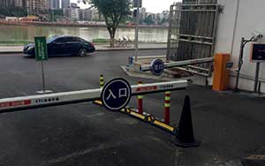 德陽市人民醫(yī)院車牌識別系統(tǒng)案例 - 中出網(wǎng)-智能出入口與停車充電門戶