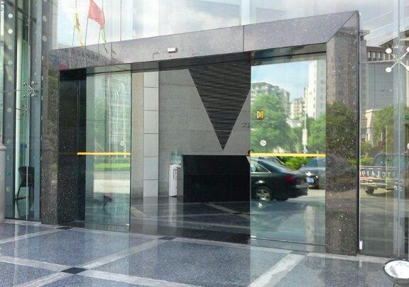 對(duì)福州玻璃感應(yīng)自動(dòng)門(mén)的要求就是解鎖動(dòng)作與開(kāi)門(mén)動(dòng)作之間的協(xié)調(diào)