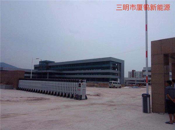 三明廈鎢新能源大門(mén)選用三明出安伸縮門(mén)
