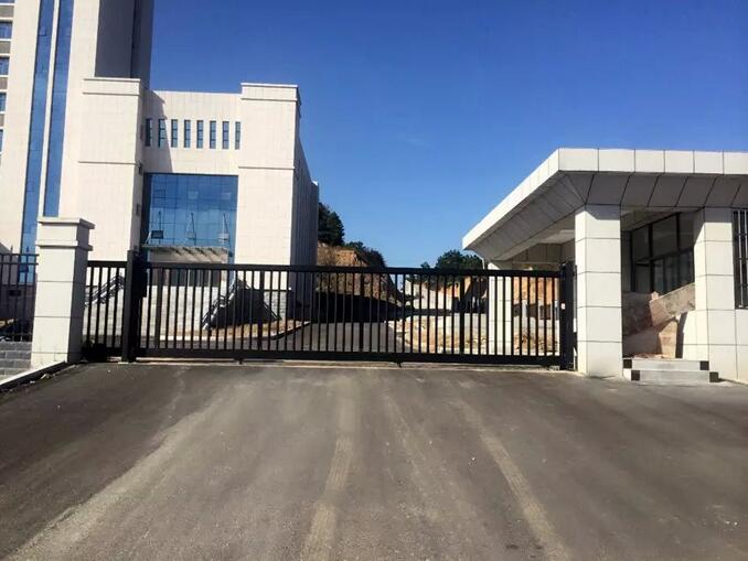 熱烈祝賀黃岡出安智能分段平移門(mén)進(jìn)駐黃岡法院