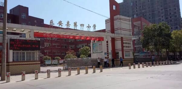 撫州升降柱如同站崗的士兵 時(shí)刻守護(hù)著樂(lè)安縣第四小學(xué)